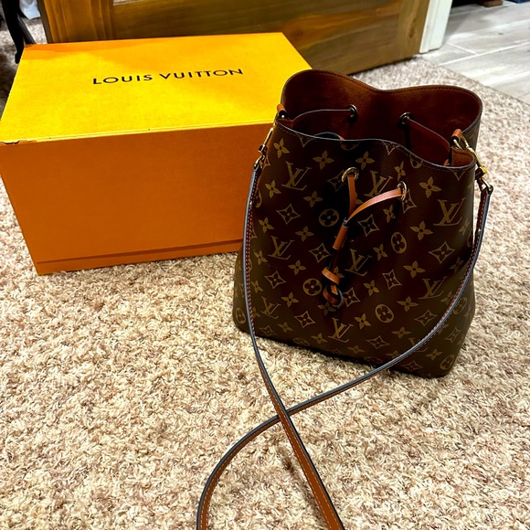 Louis Vuitton bucket crossbody purse
Only used twice/ like new - Picture 1 of 3